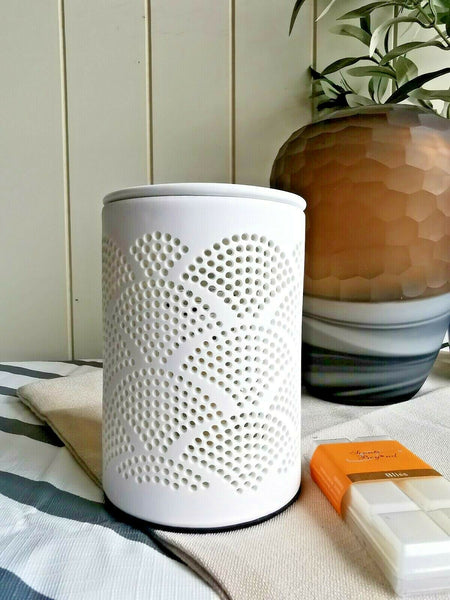 15cm Ceramic Electric Oil Burner - White Shell Pattern b02640